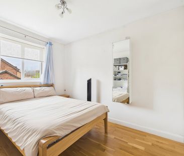 3 bedroom House in Isis Close, Wokingham - Photo 4