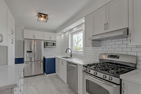 For Lease - 1519 Lakeside Street Unit# Main Flr, Oshawa, Ontario - Photo 2