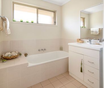 PICTURE PERFECT THREE BEDROOM HOME - Photo 5