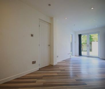 Lyndhurst Close, Wilmslow - Photo 1