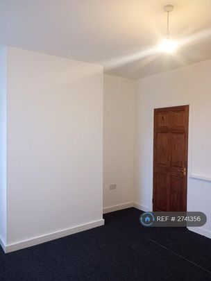 2 bedroom end of terrace house to rent - Photo 1