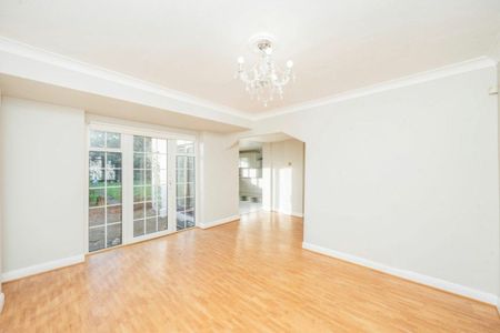 Rossall Crescent, Hanger Lane, NW10 - Photo 3