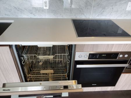 For Lease - 95 McMahon Drive Unit# 2009, Toronto, Ontario - Photo 5