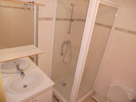 Studio avec parking et cave !! – Rue François Villon, Limoges - Photo 5