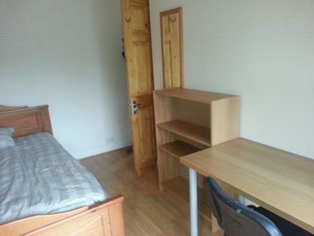 3 Bed Student Accommodation - Photo 5