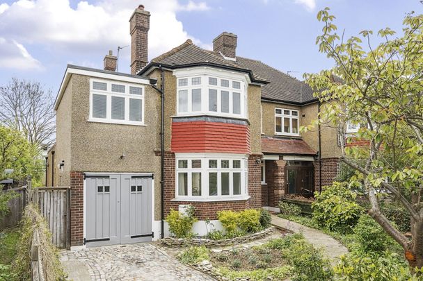 Terraced House to rent - Eastlands Crescent, London, SE21 - Photo 1