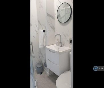 5 bedroom end of terrace house to rent - Photo 6