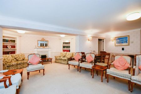 1 bedroom retirement property to rent - Photo 4