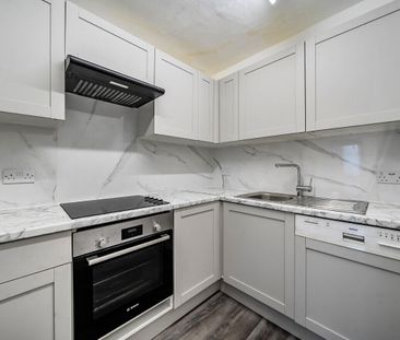 Tamworth Lane, Mitcham, CR4 - Photo 2