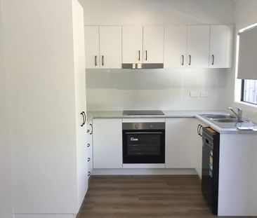 BRAND NEW & BEAUTIFUL - MODERN 2 BEDROOM GRANNY FLAT - Photo 6