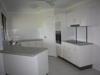 Light Filled Family Home, Quiet Street, Spacious Living and Private Garden - Photo 5