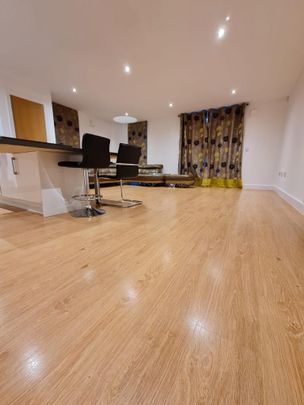 Duke Court, Greater London, TW3 - Photo 1