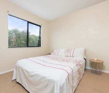 Large two bedroom townhouse! - Photo 2