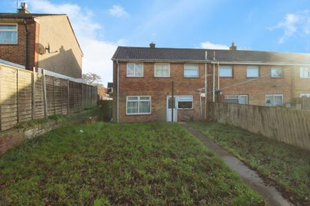 3 bedroom end of terrace house to rent - Photo 3