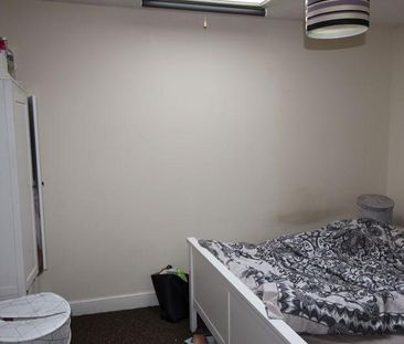 5 bedroom semi-detached house to rent - Photo 5