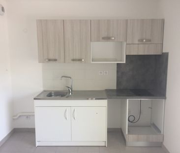 Location Appartement 2 pièces 40m² MARSEILLE 11ème - Photo 3