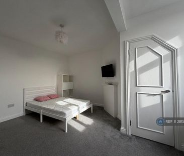 3 bedroom maisonette to rent - Photo 3