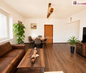 Moderní a prostorný byt 2+1 s parkovacím místem a zahradou - Фото 6