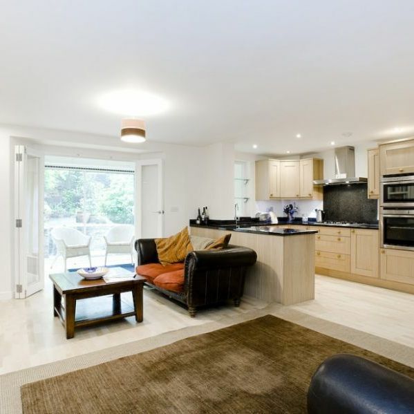 2 Bedroom Flat To Let - Photo 1