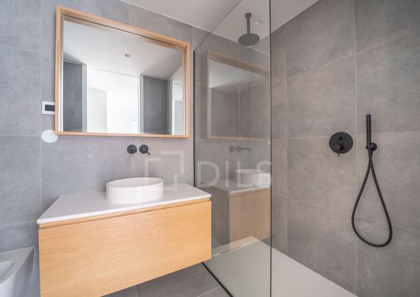 Apartamento T3 com varanda, novo, com vista mar, em Vila Nova de Gaia