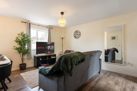 2 Bed Flat, Manchester Court, E16 - Photo 3