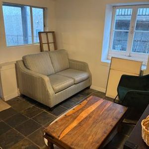 Cozy fully furnished1 bedroom suite - Photo 2