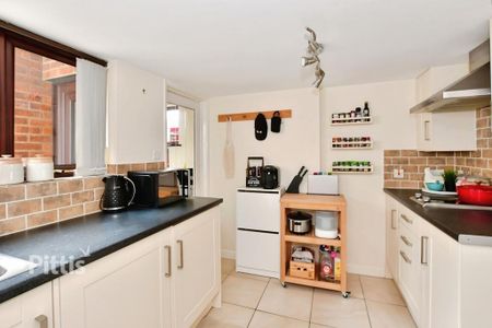 2 bedroom terraced house to rent - Photo 4
