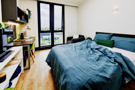 Ultra Studio Apartment-Queen Bed with Standard View - Photo 2