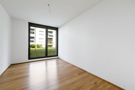 Modern apartment with seating area near Stettbach train station - Photo 2
