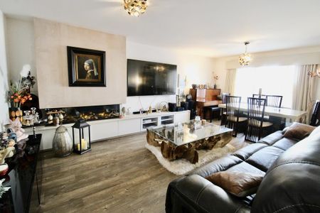 5 bedroom detached house to rent - Photo 2