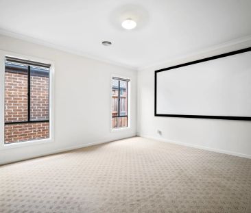 4 BEDROOM FAMILY HOME - Photo 1