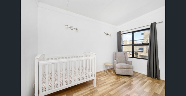 Modern Townhouse in Prime Location - Photo 1