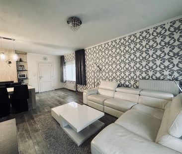 Open bebouwing met vijf slaapkamers, grote tuin en zwembad - Photo 3