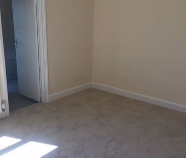 2 Bed Terraced House, Bath Street, SO14 - Photo 2