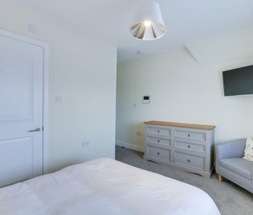 1 bedroom in a house share to rent - Photo 4