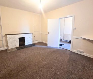 3 bedroom end of terrace house to rent - Photo 2