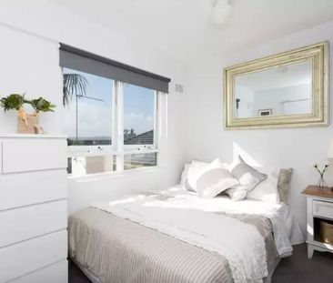 Fully Self Contained Sunny Apartment with City Skyline and Harbour ... - Photo 3
