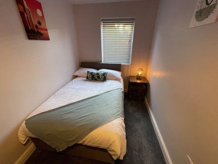 1 bedroom in a house share to rent - Photo 5