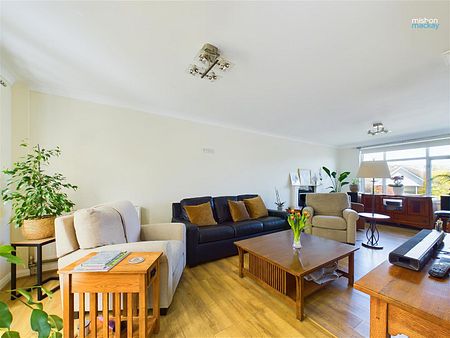 Spacious five bedroom detached house located in a popular residential area of Hove, offered to let un-furnished. Available 1st July 2024. - Photo 4