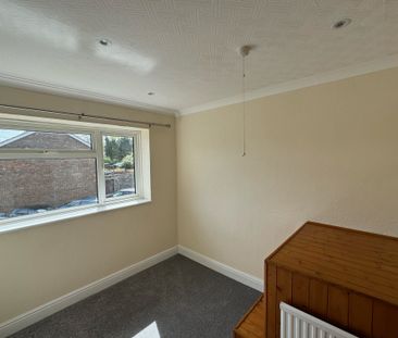 Loveletts, Crawley - Photo 2