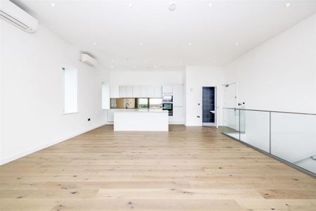3 bedroom flat to rent - Photo 3