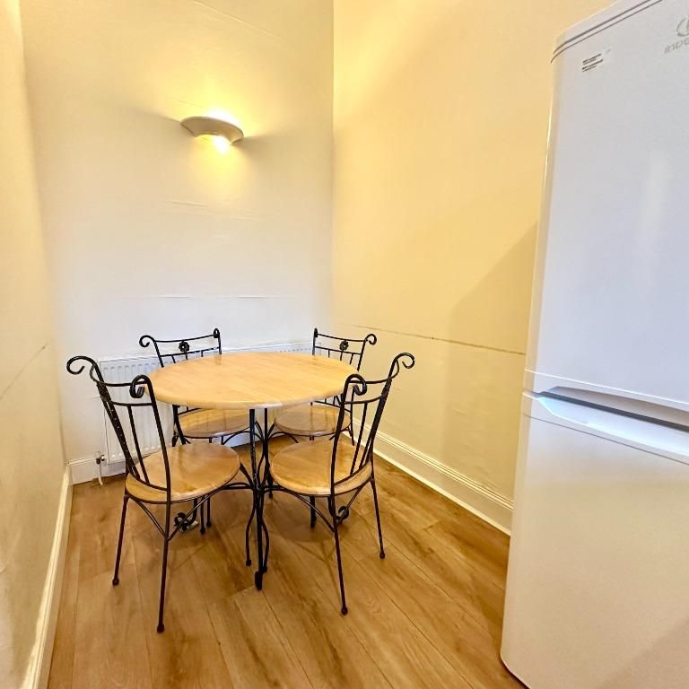 4 bedroom flat to rent - Photo 1