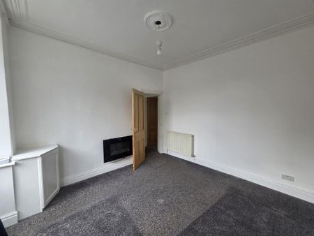 3 bedroom end of terrace house to rent - Photo 2