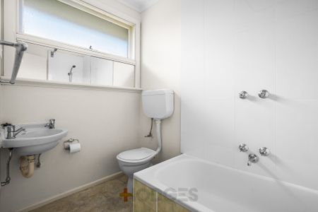 SPACIOUS | TWO BEDROOM | QUIET BLOCK - Photo 5