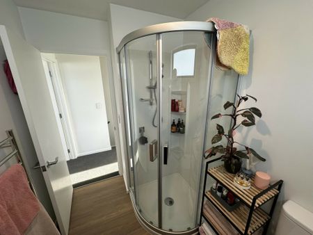 A stylish and sunny townhouse! - Photo 4