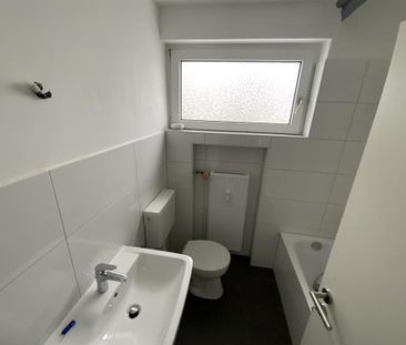 Einzugsbereite 3-Zimmer-Wohnung mit Balkon und neuem Badezimmer in ... - Photo 3
