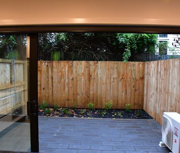 Fully furnished studio within walking distance to the CBD. - Photo 3