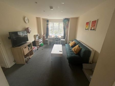 2 bedroom ground floor flat to rent - Photo 2