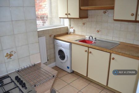 5 bedroom terraced house to rent - Photo 2