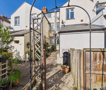 London Road, High Wycombe, Buckinghamshire,HP11 - Photo 1